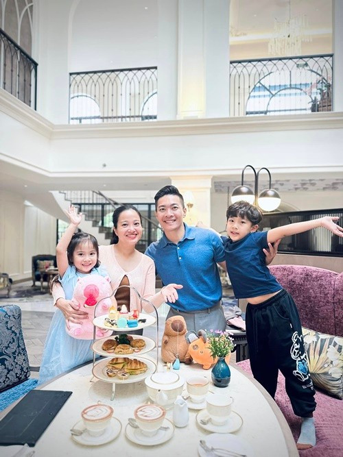 View - Quốc Cơ dành lời ngọt ngào cho Hồng Phượng trong ngày bảo vệ luận văn | Báo Tri thức và Cuộc sống - TIN TỨC PHỔ BIẾN KIẾN THỨC 24H