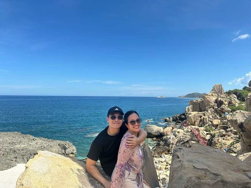 View - Quốc Cơ dành lời ngọt ngào cho Hồng Phượng trong ngày bảo vệ luận văn | Báo Tri thức và Cuộc sống - TIN TỨC PHỔ BIẾN KIẾN THỨC 24H