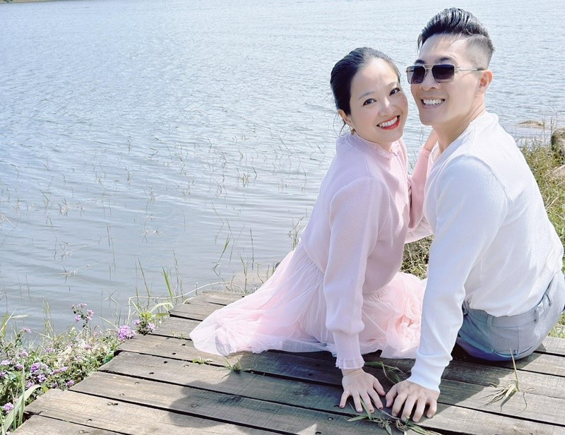 View - Quốc Cơ dành lời ngọt ngào cho Hồng Phượng trong ngày bảo vệ luận văn | Báo Tri thức và Cuộc sống - TIN TỨC PHỔ BIẾN KIẾN THỨC 24H