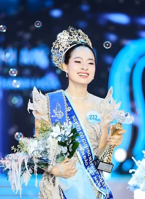 Mỹ Linh đăng quang Hoa hậu Biển đảo Việt Nam 2025 vào cuối tháng 5/2025. Ảnh: VOV.