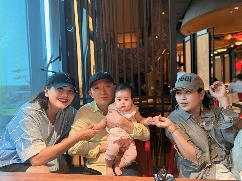 Nhạc sĩ Quốc Trung cũng cưng chiều bé Bao Bao. Ảnh: FB Thanh Lam.