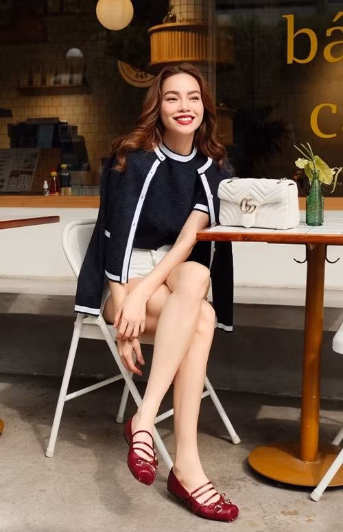 Xuống phố, Hồ Ngọc Hà sành điệu, trẻ trung. Ảnh: FB Hồ Ngọc Hà.