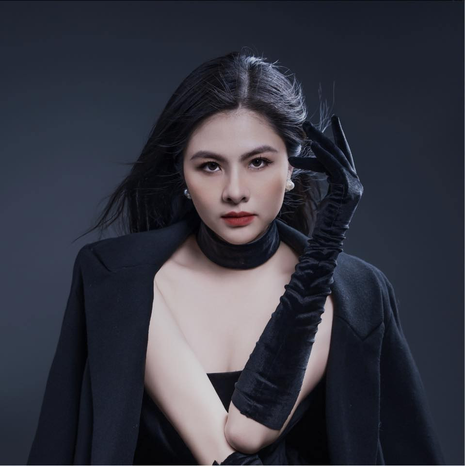 Vân Trang là gương mặt quen thuộc của màn ảnh Việt, từng gây chú ý qua loạt phim truyền hình ăn khách như Lối sống sai lầm, Dù gió có thổi, Gia đình phép thuật.