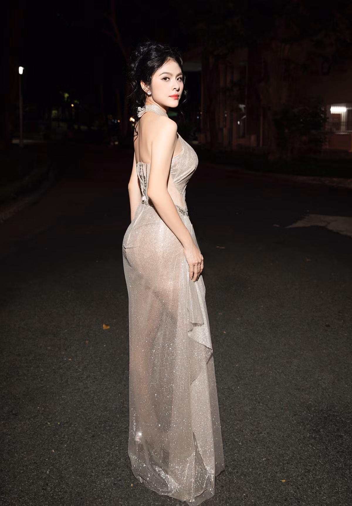 Dù không xuất hiện dày đặc trên màn ảnh, mỗi lần lộ diện, Vân Trang vẫn ghi điểm với nhan sắc mặn mà, phong thái điềm đạm của người phụ nữ đã yên bề gia thất.