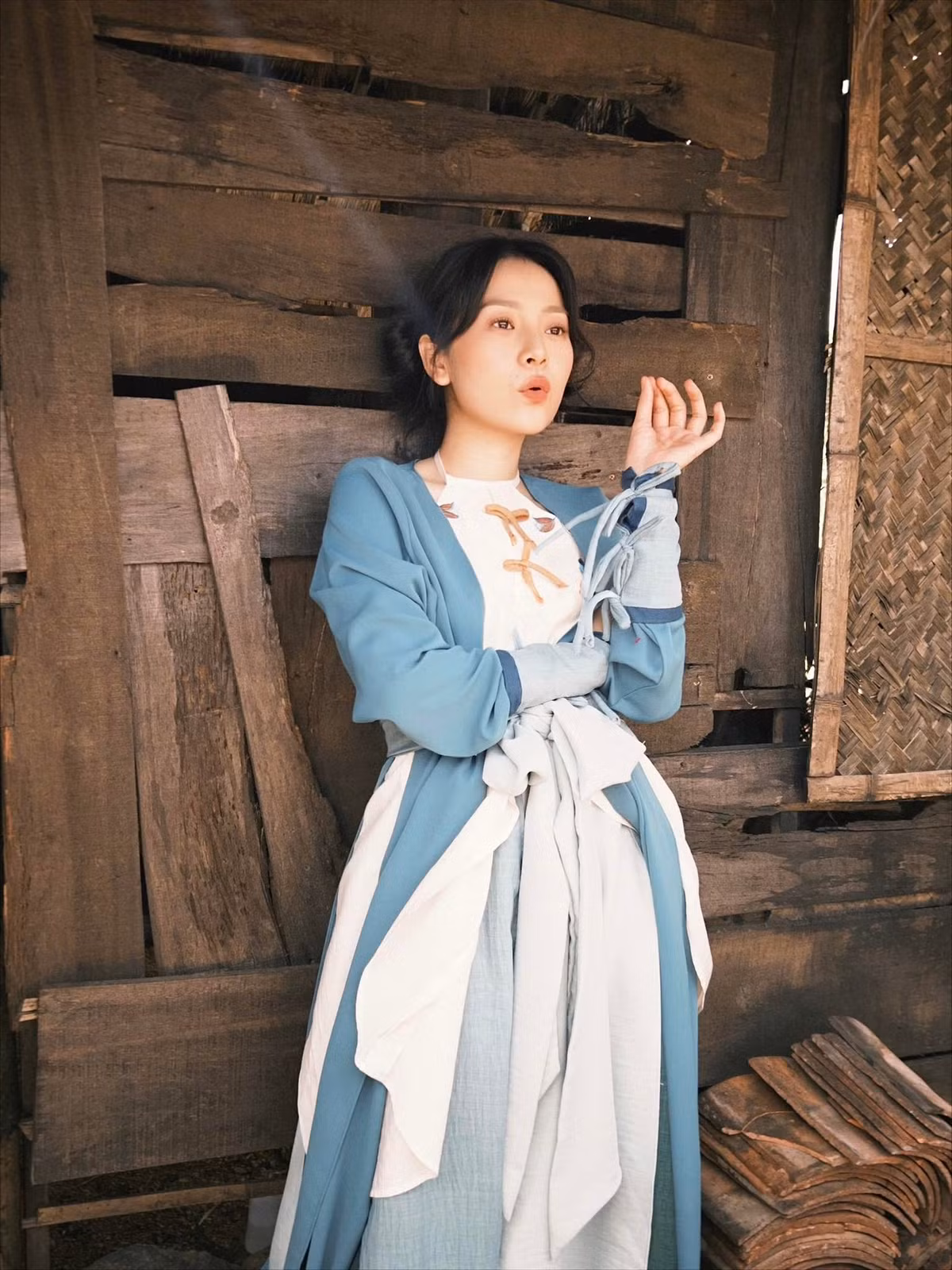 Mỗi dự án là một cơ hội để Triều Dâng thử sức với những màu sắc vai diễn khác nhau, từng bước mở rộng biên độ diễn xuất. Ảnh: FB Lê Tam Triều Dâng.