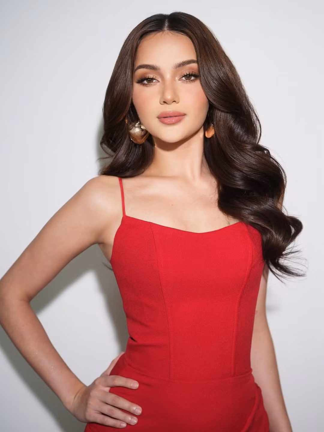 Maria Ahtisa Manalo mang 4 dòng máu: Philippines, Thụy Điển, Phần Lan và Tây Ban Nha. Tháng 5/2025, cô đoạt vương miện Hoa hậu Hoàn vũ Philippines. Ảnh: FB Maria Ahtisa Manalo.