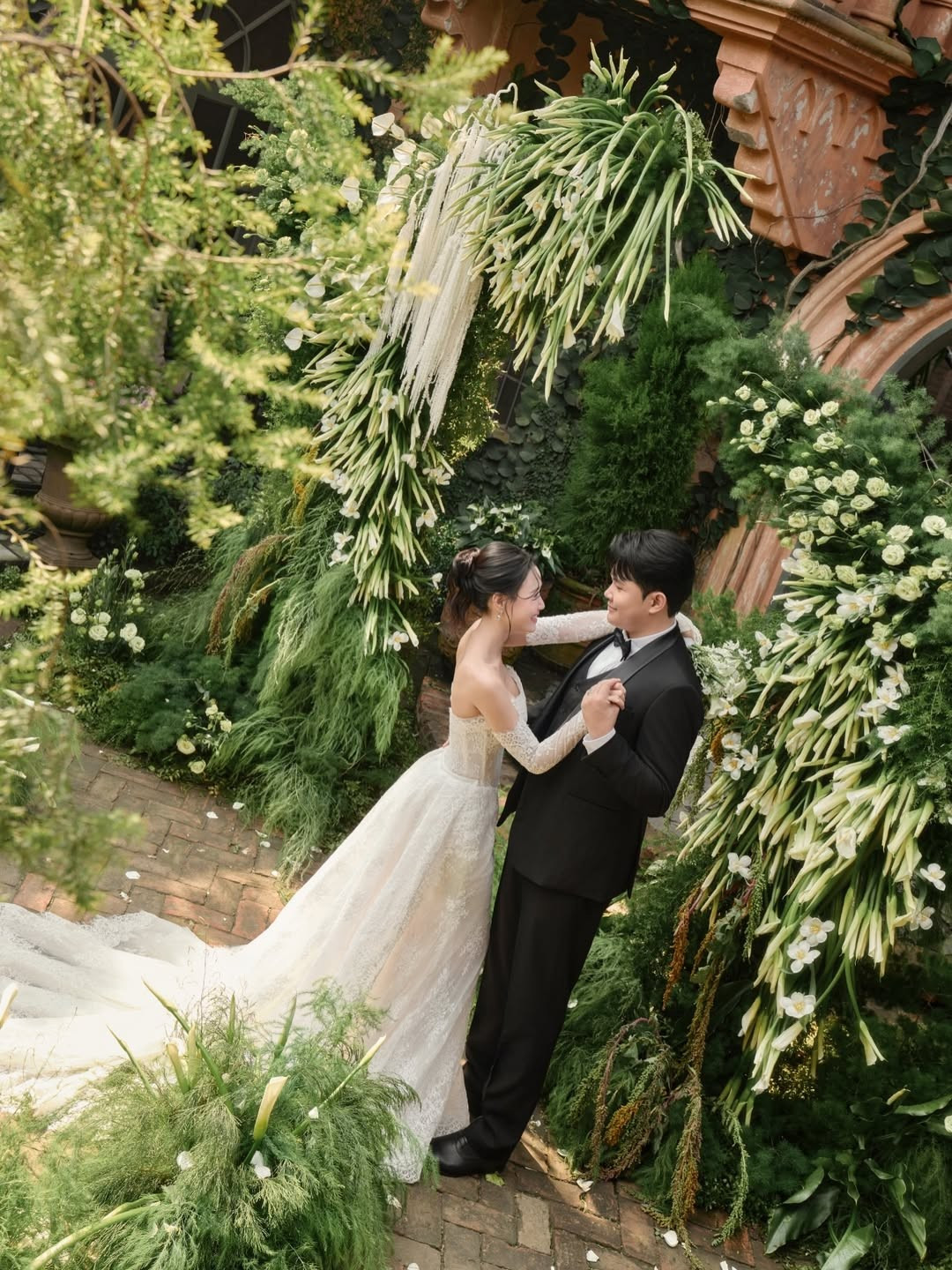 Trước thềm hôn lễ, Andiez Nam Trương chia sẻ: “Sau này, mỗi buổi sáng khi anh thức dậy, em là niềm hạnh phúc anh thấy mỗi ngày”.