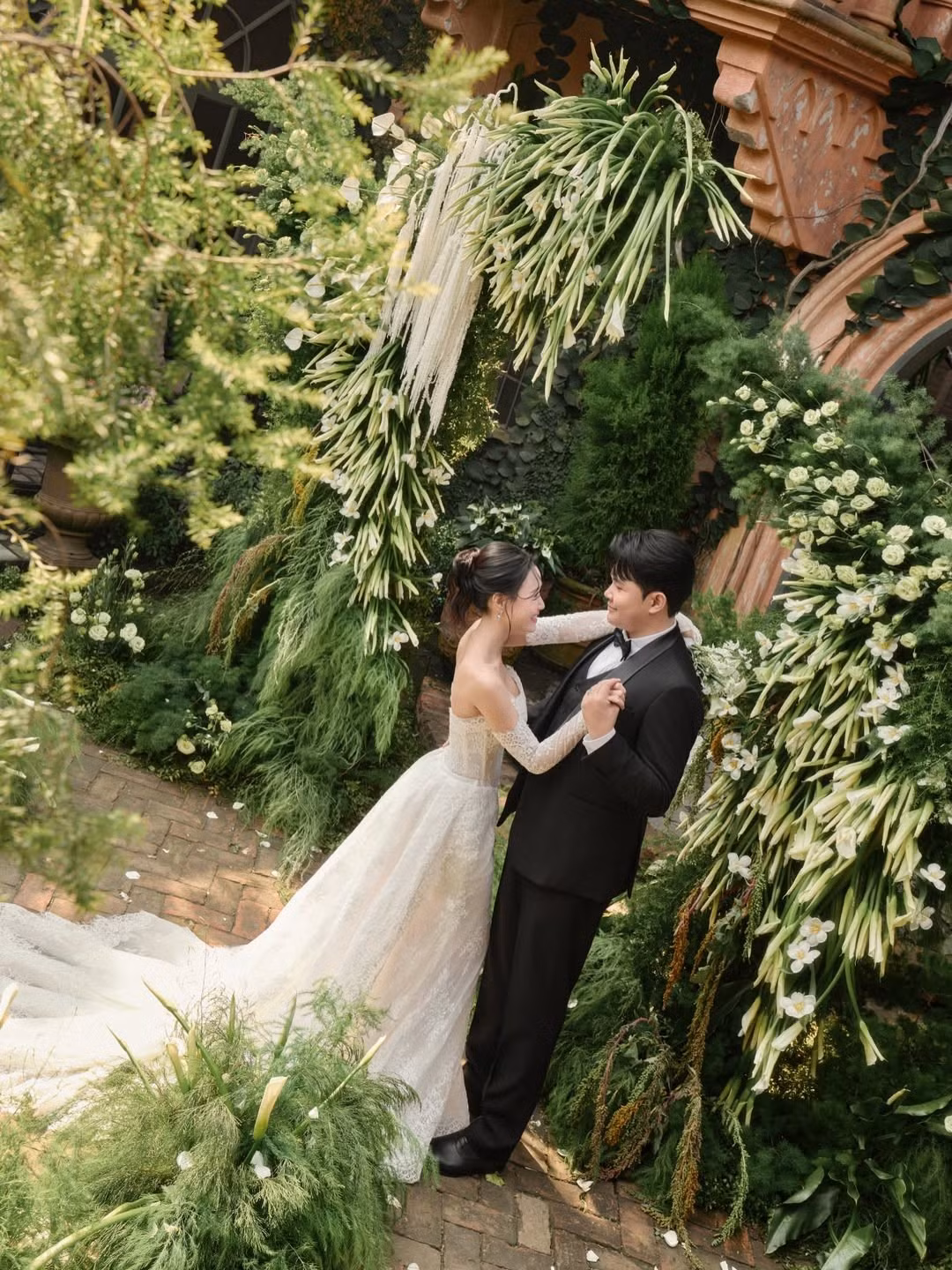 Trước thềm hôn lễ, Andiez Nam Trương chia sẻ: “Sau này, mỗi buổi sáng khi anh thức dậy, em là niềm hạnh phúc anh thấy mỗi ngày”.