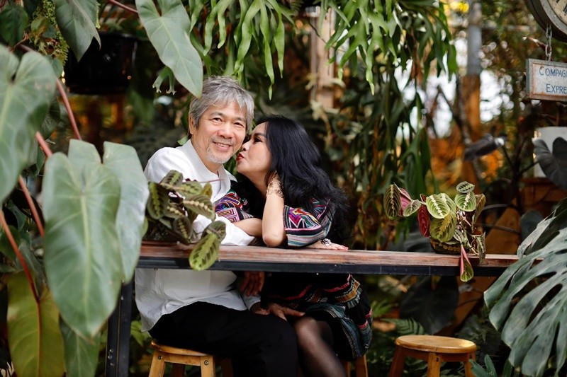 Thanh Lam và bác sĩ Tiến Hùng quen biết nhau vào năm 2019 khi nữ ca sĩ tới bệnh viện để mổ mắt. Tháng 6/2020, cặp đôi công khai hẹn hò khiến nhiều người bất ngờ. Ảnh: FB Thanh Lam.