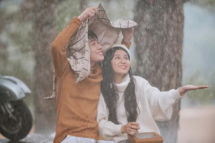 Jack và Thiên An diễn ăn ý trên màn ảnh làm dấy nghi vấn "phim giả tình thật". Ảnh: Vietnamnet.