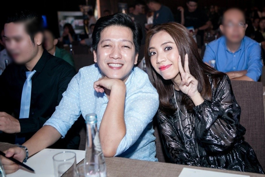 Đối với Thu Trang, Trường Giang và Trấn Thành không chỉ là những người đồng nghiệp hợp rơ trên sân khấu mà còn là những người bạn để cô chia sẻ về chuyện đời, chuyện nghề. “Cả ba có quan điểm khá giống nhau nên ngày càng thân thiết”, nữ diễn viên tâm sự. Ảnh: Người Đưa Tin.