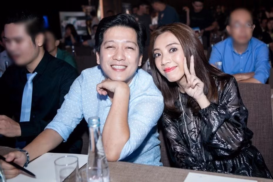 Đối với Thu Trang, Trường Giang và Trấn Thành không chỉ là những người đồng nghiệp hợp rơ trên sân khấu mà còn là những người bạn để cô chia sẻ về chuyện đời, chuyện nghề. “Cả ba có quan điểm khá giống nhau nên ngày càng thân thiết”, nữ diễn viên tâm sự. Ảnh: Người Đưa Tin.