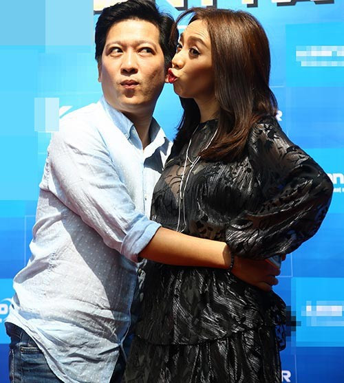 Thu Trang từng chia sẻ trên Thế Giới Điện Ảnh, cô cùng Trường Giang và Trấn Thành học chung trong Trường Sân khấu Điện ảnh. “Có thể do cùng ngồi chung một trường, cùng hoạt động nghệ thuật với thời điểm giống nhau và cả ba chơi với nhau từ thời chưa thành danh nên tình bạn mới vững vàng được đến bây giờ”, nữ diễn viên cho biết. Ảnh: Người Đưa Tin.