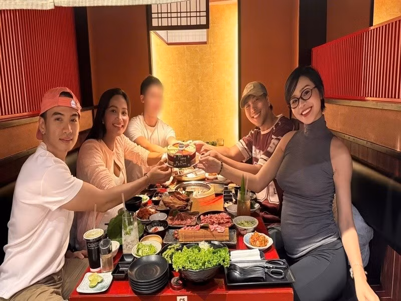 Lê Thu Trang chia sẻ trên trang cá nhân: "Chị em tôi đã đạt đủ KPI cho năm nay. Chào mừng bé Na đến gia đình của mom Trang và mom Hen". Ảnh: FB H'hen Niê.