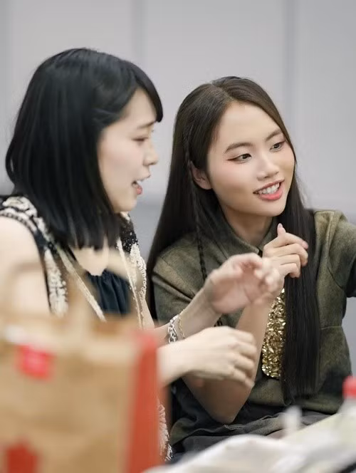 Trong vòng loại, cô hát Buôn trăng và Rock hạt gạo rồi giành chiến thắng trước đại diện Nhật Bản. Ảnh: FB Phương Mỹ Chi.