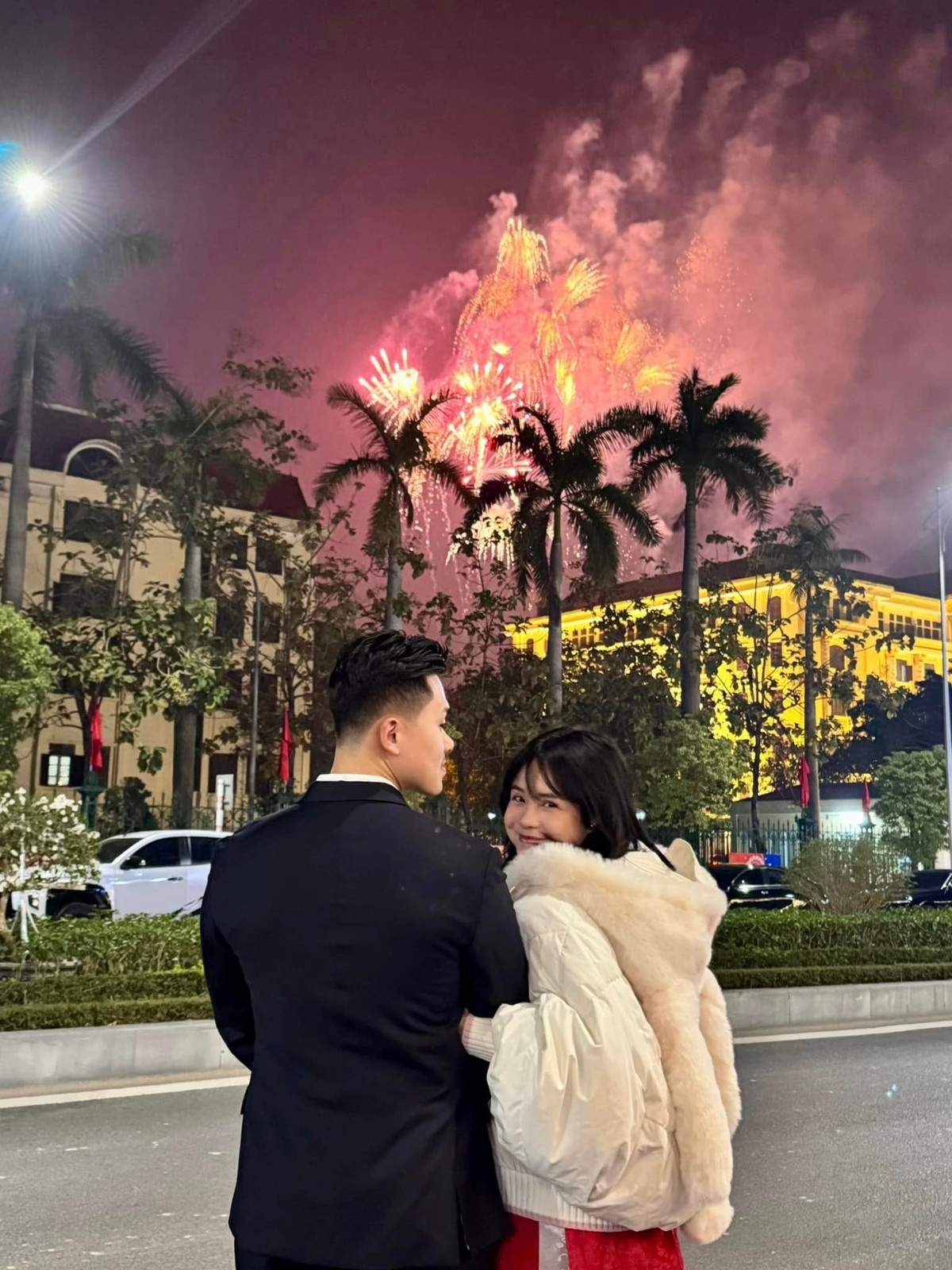 Nữ ca sĩ cho biết, Thái Minh vừa vui vừa lo, nghĩ làm sao để cô hạnh phúc, bảo vệ được cô vì không muốn cô nhìn cuộc đời bằng lăng kính xám xịt nữa. Ảnh: FB Thái Trinh.