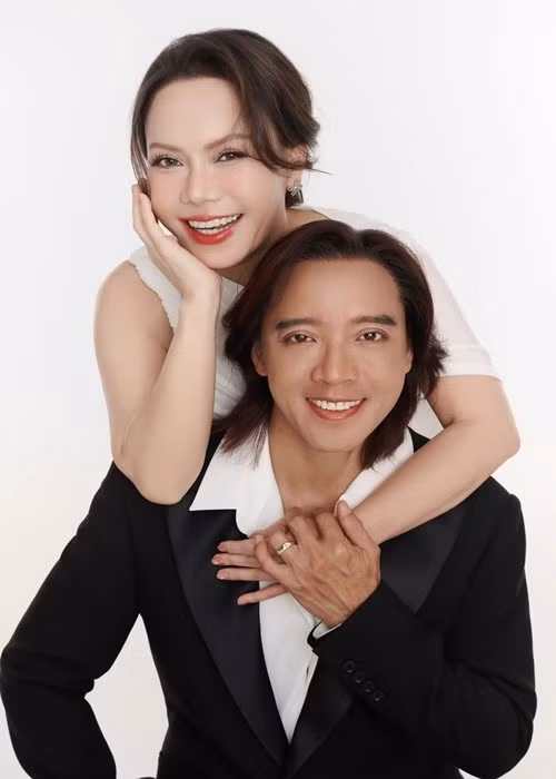 Hoài Phương cho biết, ba giải thưởng không chỉ ghi nhận nỗ lực của Việt Hương ở mảng điện ảnh mà còn cho thấy sự chuyển mình từ các vai diễn hài quen thuộc sang những nhân vật có chiều sâu tâm lý. Ảnh: FB Hoài Phương.