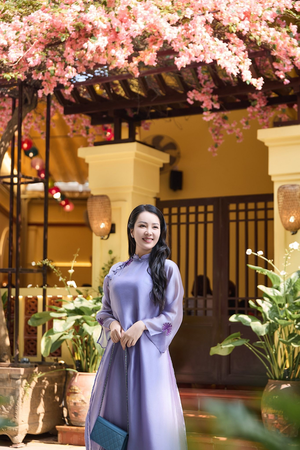 Nàng hậu chia sẻ trên Dân Việt, cô không có bí quyết đặc biệt. "Quan trọng nhất là giữ tinh thần thoải mái và ăn uống khoa học: ưu tiên đồ tươi, ít dầu mỡ. Tôi vận động nhẹ nhàng như đi bộ, giãn cơ, tập phục hồi khi cơ thể cho phép. Kiên nhẫn và thấu hiểu cơ thể quan trọng hơn mọi phương pháp ép buộc", Thụy Vân cho biết.