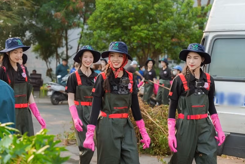 Thanh Bình vừa học tập vừa thi Hoa hậu Việt Nam 2024. Ảnh: FB Thanh Bình.