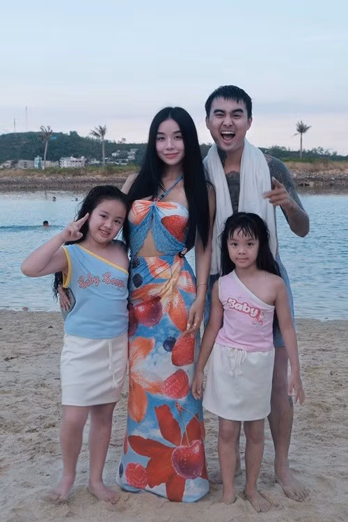 Nam rapper đưa bạn gái cùng các con riêng của Bảo Ngọc đi du lịch. Ảnh: FB Bảo Ngọc.