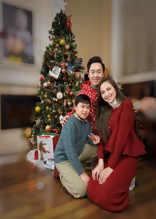 Nàng hậu thừa nhận, cô từng thử nhiều phương pháp làm đẹp nhưng không hợp với tiêm filler, botox. "Quan trọng, muốn sửa nát mặt cần có nhiều tiền mà tôi không phóng khoáng trong khoản chi tiêu đó", Diễm Hương cho hay. Ảnh: FB Diễm Hương.