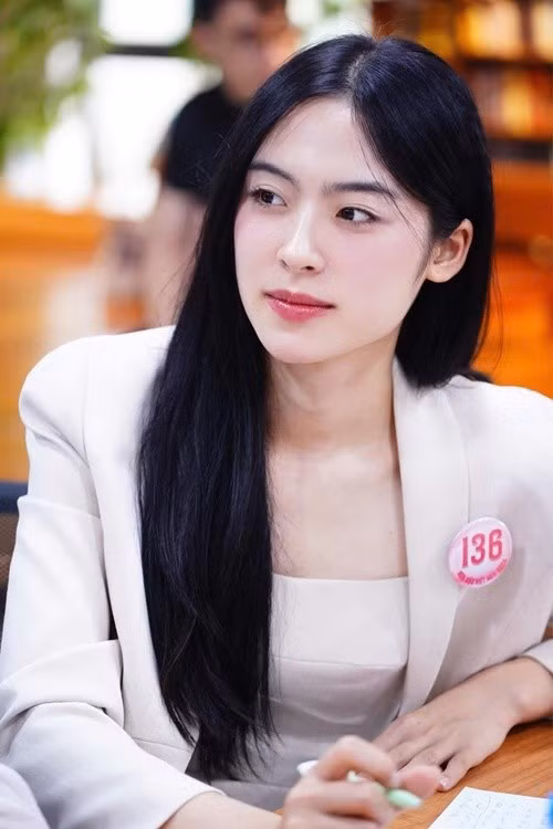 Làm người mẫu ảnh, Vân Nhi có thế mạnh về tạo dáng, biểu cảm. Ảnh: FB Vân Nhi.