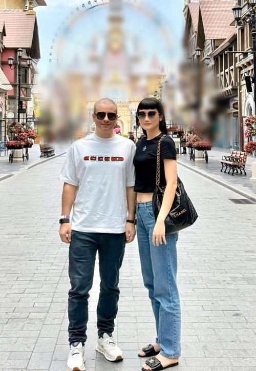 Kha Mỹ Vân chia sẻ dịp Tết năm nay, cô cùng chồng con về Việt Nam đón năm mới. Sau đó, cả gia đình sang Rome (Italy) thăm quê chồng. Do kế hoạch di chuyển bị ảnh hưởng, vợ chồng cô làm việc online, còn con trai – bé Mao Mao – học từ xa. Ảnh: FB Kha Mỹ Vân.﻿