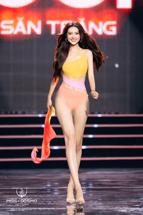 Đinh Thị Triều Tiên từng vào top 10 Miss Universe Vietnam 2024. Cô cao 1m75, có số đo ba vòng 79-61-95cm. Nhiều khán giả đặt kỳ vọng Triều Tiên tiến sâu trong chung kết Hoa hậu Hoàn vũ Việt Nam 2025. Ảnh: FB Triều Tiên.