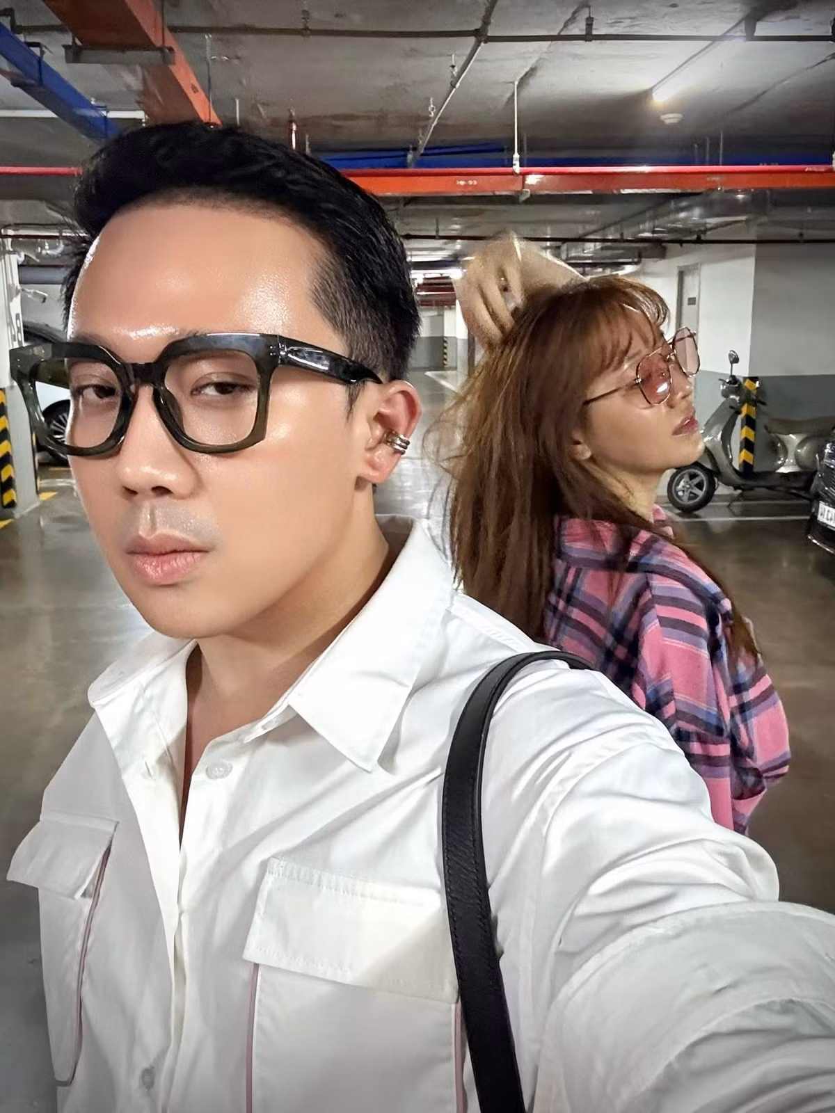 Cách đây ít ngày, nam MC tiết lộ về cuộc trò chuyện vào sáng sớm với vợ. Cụ thể, Hari Won tâm sự với Trấn Thành rằng cô không biết vì sao cả hai về chung một nhà đã được 9 năm. Ảnh: FB Trấn Thành.