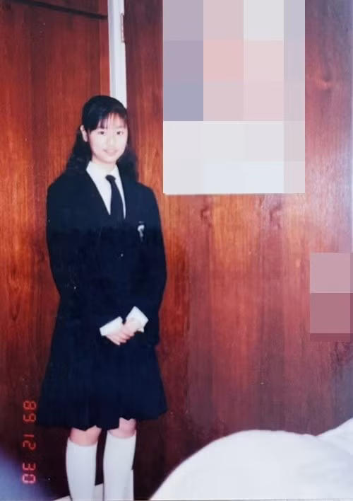 Nữ diễn viên từng đăng tải lại ảnh cũ do bạn học gửi tặng và bày tỏ cảm xúc khi nhìn lại những khoảnh khắc tuổi trẻ hồn nhiên của mình. Ảnh: FB Lâm Tâm Như.