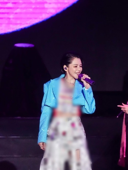 Theo Tiền Phong, Từ Nhược Tuyên đăng quang trong một cuộc thi sắc đẹp năm 1990 và sau đó gia nhập làng giải trí. Cô từng đóng phim Cơn lốc tình yêu, Binh pháp tình yêu, Thiếu niên Tinh Hải. Ảnh: Instagram Từ Nhược Tuyên.