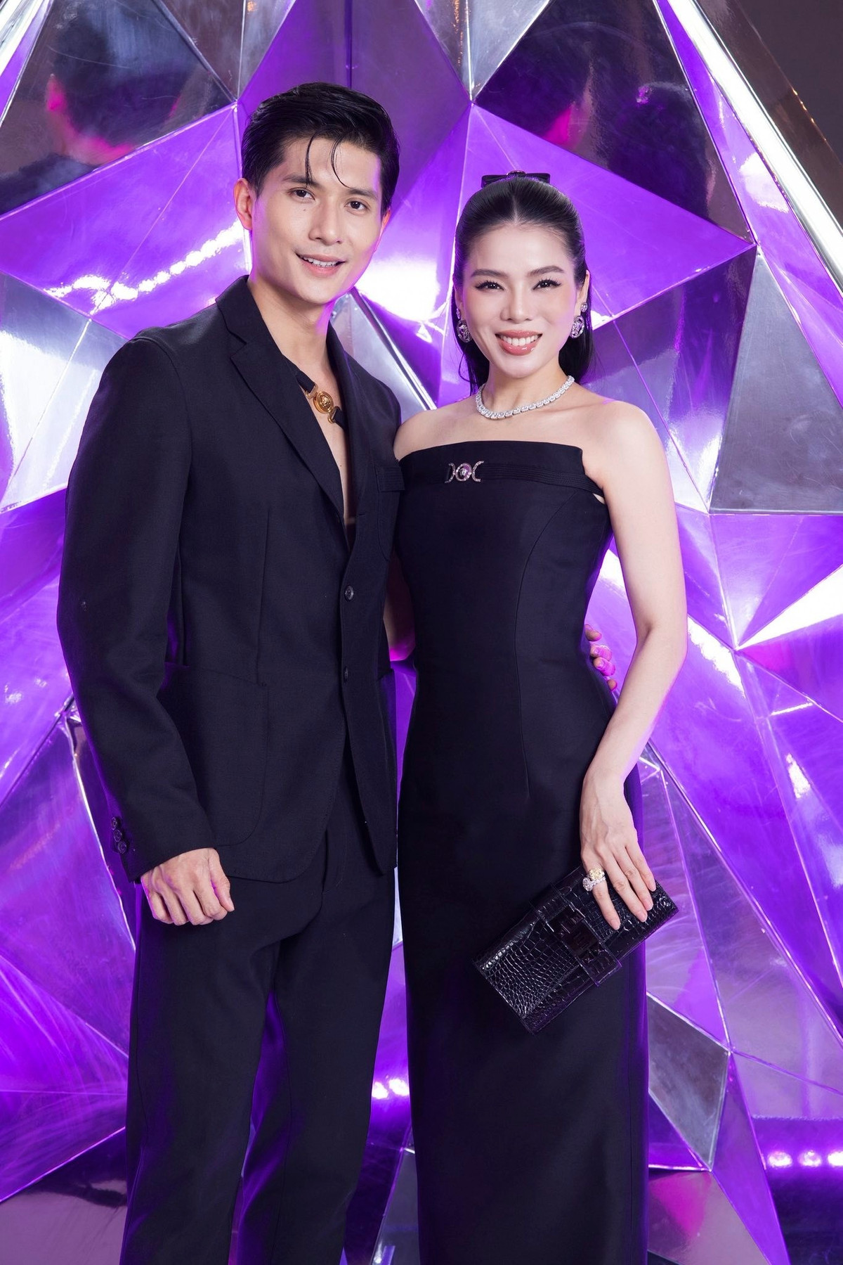 Trong cuộc phỏng vấn với Đời Sống Pháp Luật vào tháng 7/2024, Lệ Quyên cho biết, chuyện tình giữa cô và Lâm Bảo Châu được chú ý nhiều hơn bởi vì nam người mẫu xuất hiện vào thời điểm mà cô nổi tiếng. Đây thật sự là áp lực cho Lâm Bảo Châu. Ảnh: FB Lệ Quyên.