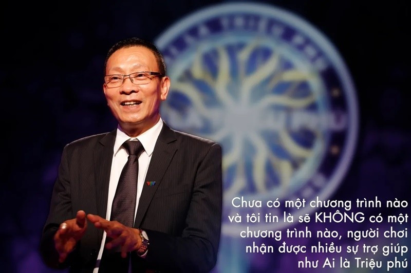 “Tuy nhiên, mỗi khi âm nhạc vang lên, tôi vẫn luôn có cảm giác rùng mình vì hồi hộp, không biết hôm nay mình sẽ được gặp nhân vật nào”, nhà báo Lại Văn Sâm chia sẻ. Ảnh: VTV.