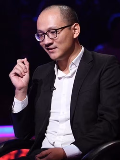 Theo Tiền Phong, ngày 19/12/2017, nhà báo Phan Đăng chính thức ghi hình cho số đầu tiên của chương trình Ai là triệu phú năm 2018. Phan Đăng dẫn chương trình thay nhà báo Lại Văn Sâm. Ảnh: Tiền Phong.