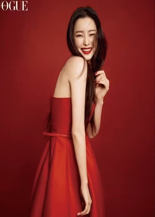 Honey Lee thành lập Công ty Hope Project vào tháng 10/2015. Cô giữ chức CEO và giám đốc nội bộ của công ty cho đến tháng 1/2023. Sau đó, chồng Honey Lee giữ chức CEO, nữ diễn viên là giám đốc nội bộ. Ảnh: Vietnamnet.