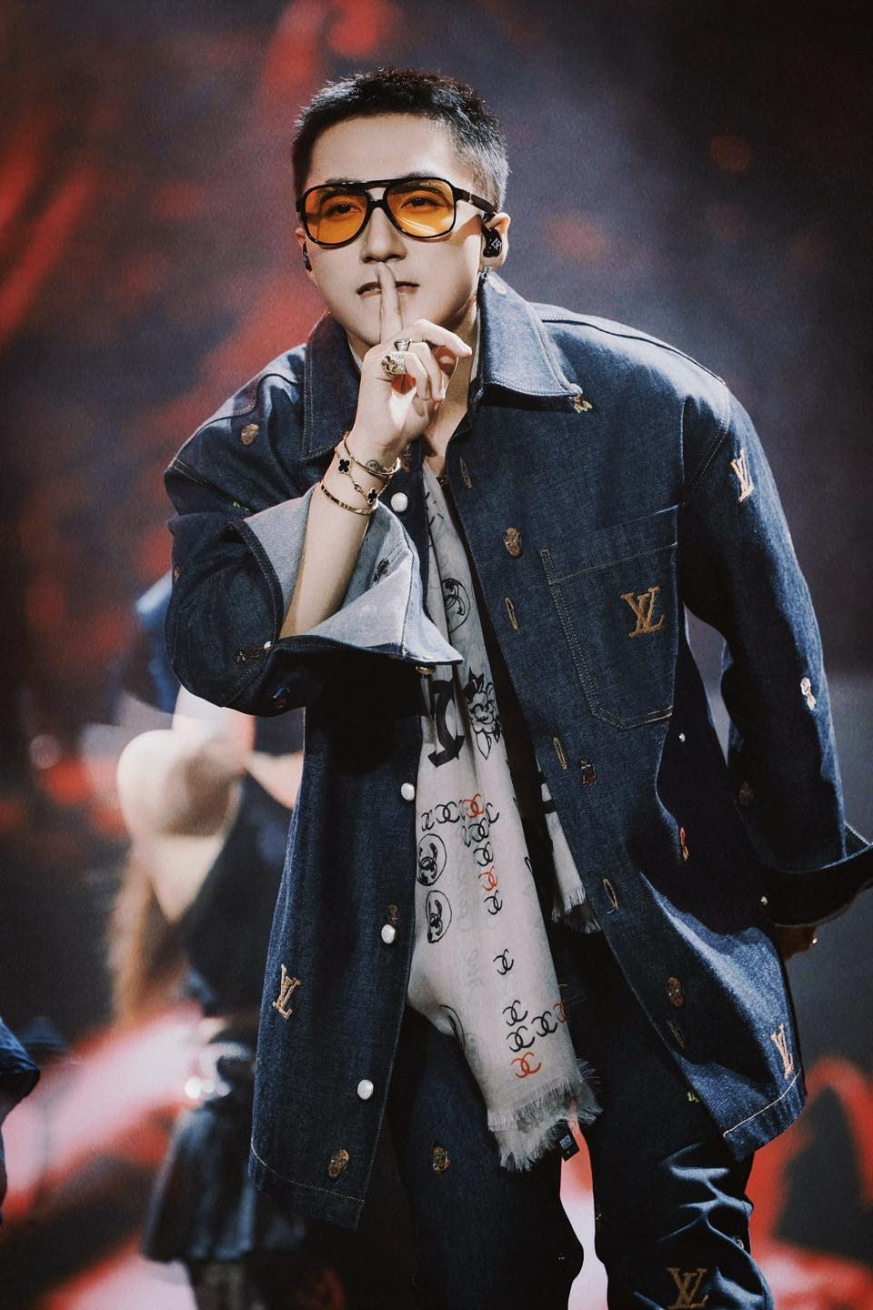 Theo Znews, năm 2017, xuất hiện tại Hàn Quốc, Sơn Tùng M-TP được tờ báo khá nổi tiếng của xứ sở kim chi Xportsnews gọi là ‘G-Dragon của Việt Nam’.