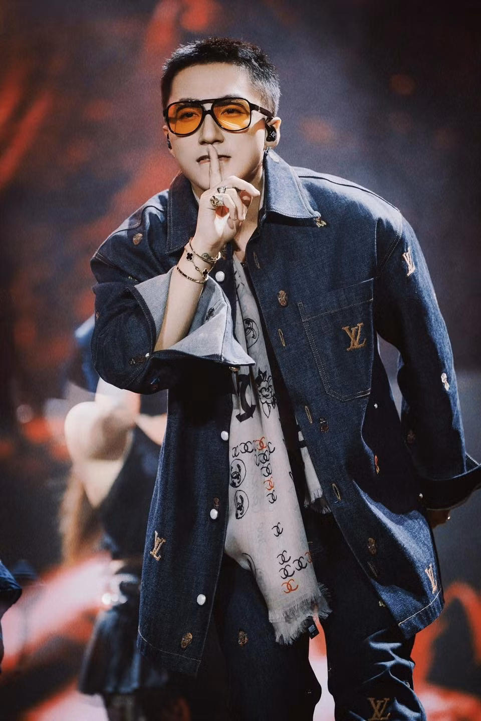 Theo Znews, năm 2017, xuất hiện tại Hàn Quốc, Sơn Tùng M-TP được tờ báo khá nổi tiếng của xứ sở kim chi Xportsnews gọi là ‘G-Dragon của Việt Nam’.