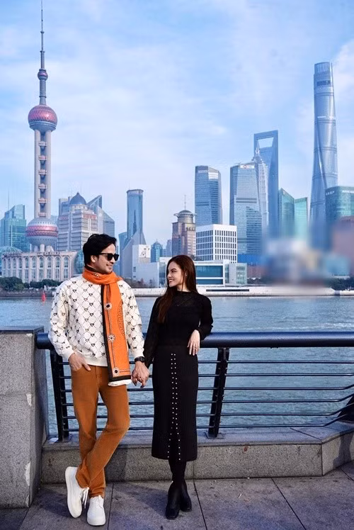Trên trang cá nhân, vợ chồng Đoàn Minh Tài – Sunny Đan Ngọc vừa chia sẻ loạt ảnh ghi lại những khoảnh khắc ngọt ngào trong chuyến tuần trăng mật tại Thượng Hải (Trung Quốc). Ảnh: FB Đoàn Minh Tài.