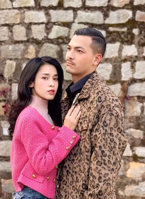 Trong Mặt trời lạnh, diễn viên Vũ Tuấn Việt đóng cặp với Tú Vi. Ảnh: FB Vũ Tuấn Việt.