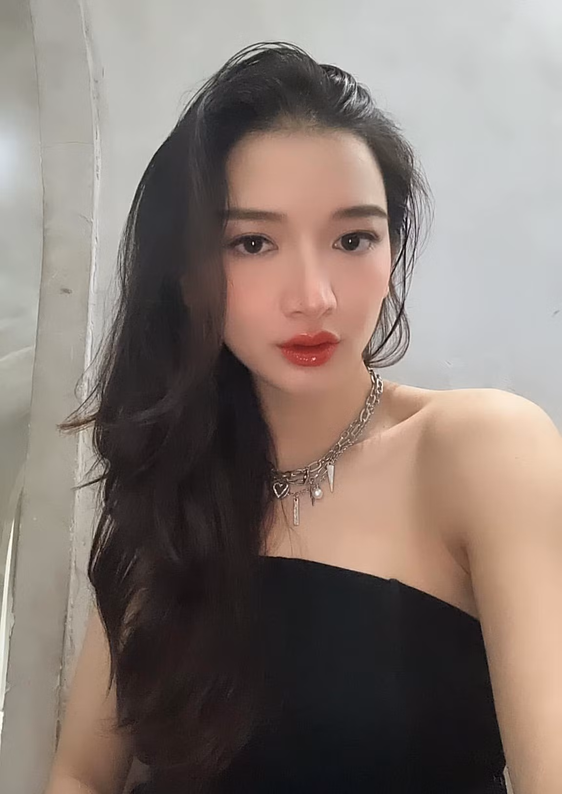 Theo Báo Gia Lai Online, Y Quyên có bố là bác sĩ. Ảnh: FB Y Quyên.