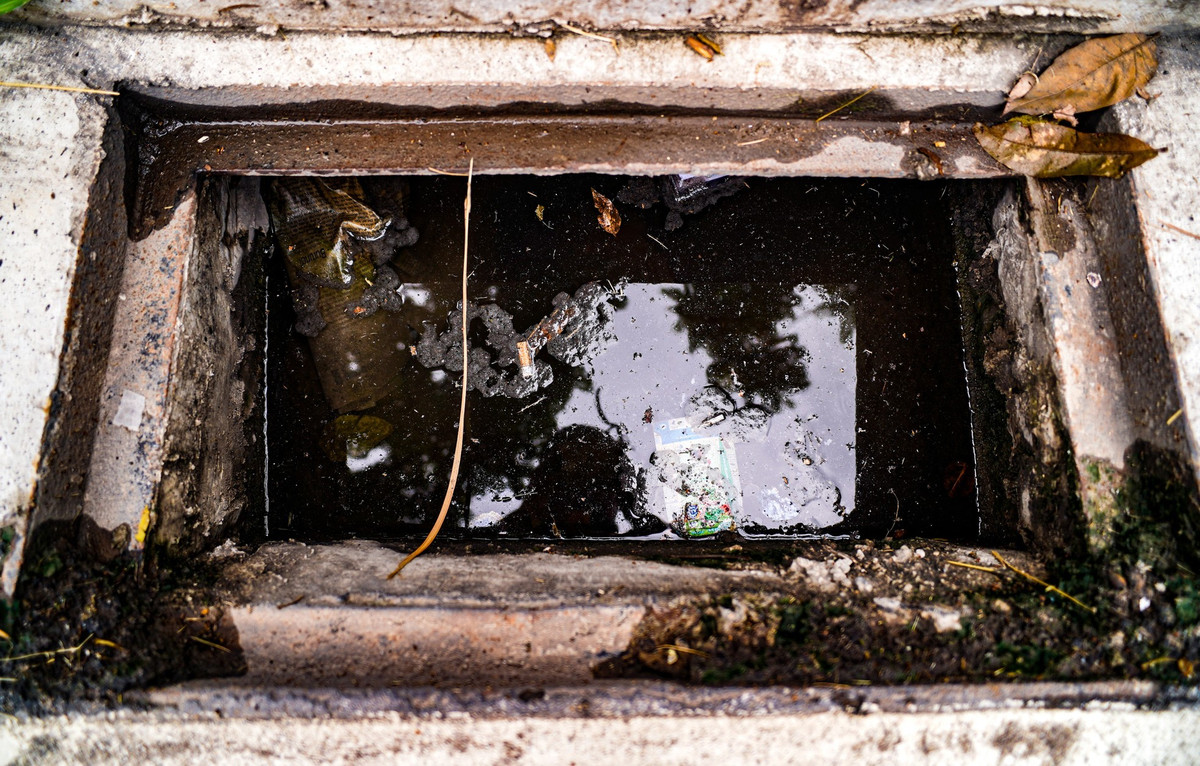 Những hố ga không nắp rộng khoảng 40 - 60cm.