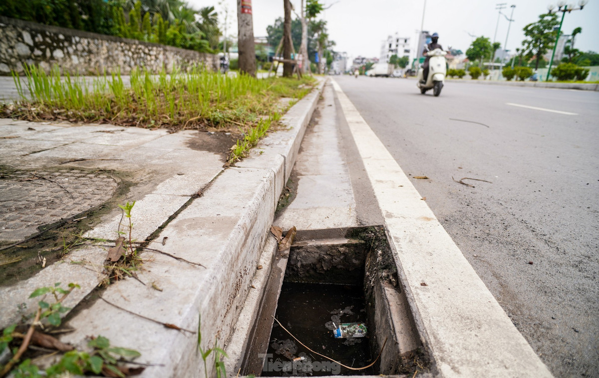 Tuy nhiên, chỉ sau thời gian ngắn, trên tuyến đường này xuất hiện tình trạng &quot;hố ga không có nắp&quot;.