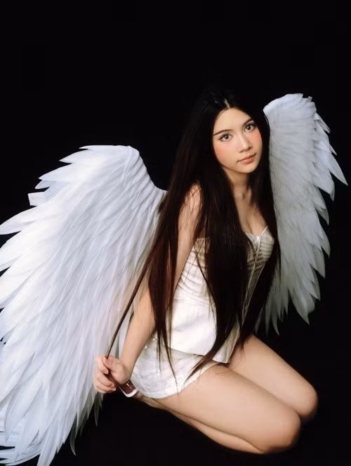 Nhiều khán giả nhận xét nhan sắc của cô mang nét cổ điển, gợi liên tưởng đến hình ảnh các mỹ nhân điện ảnh trước đây. Ảnh: Instagram Mai Thảo Ngọc.