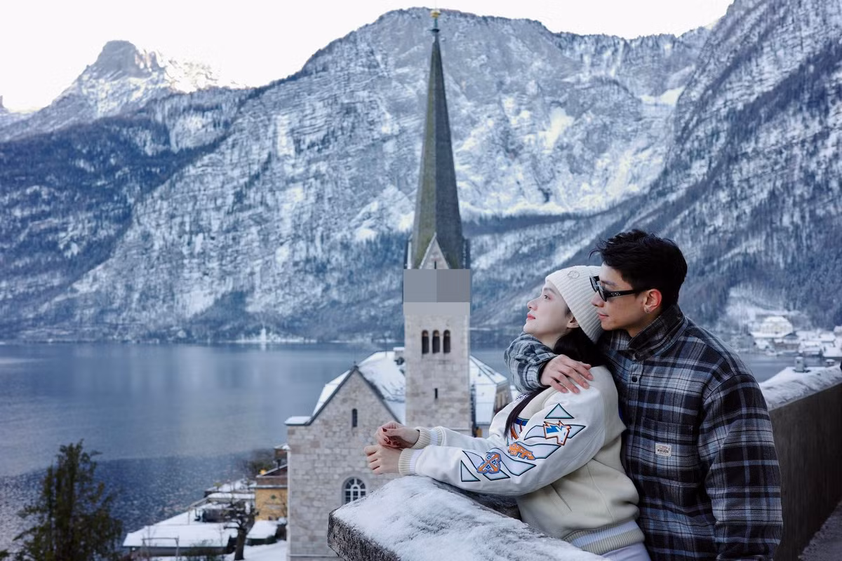 Phú Cường và Hương Giang có nhiều cử chỉ tình tứ dành cho nhau mỗi khi sánh đôi, thu hút sự quan tâm của nhiều người hâm mộ. Ảnh: FB Phú Cường.