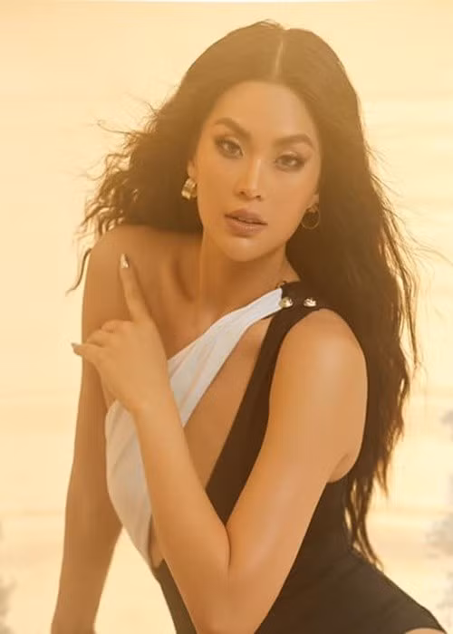 Diễm Trang sinh năm 1991, giành danh hiệu Á hậu 2 khi tham gia cuộc thi Hoa hậu Việt Nam 2014. Thời điểm thi nhan sắc, cô cao 1m67, có số đo 3 vòng 79- 60 – 90cm. Ảnh: FB Diễm Trang.