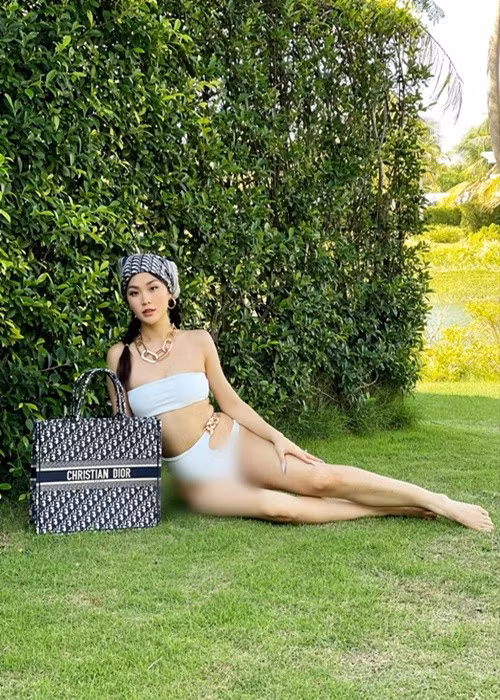 Diễm Trang từng nhận được lời đề nghị đại diện Việt Nam tại Hoa hậu Hoàn vũ Thế giới 2015. Tuy nhiên, người đẹp khước từ lời mời với lý do muốn tĩnh dưỡng sau cuộc thi cũng như thời gian chuẩn bị quá gấp rút. Ảnh: FB Diễm Trang.