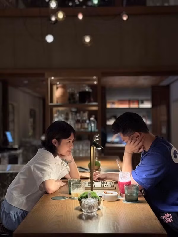 Nữ ca sĩ thi thoảng khoe ảnh hẹn hò lãng mạn với chồng sau khi về chung một nhà. Ảnh: FB Thái Trinh.