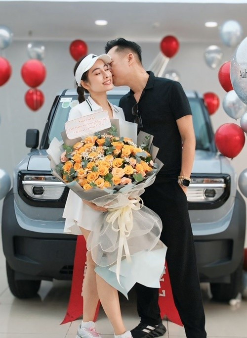 Biết vợ có niềm đam mê với diễn xuất, Dương Khắc Linh từng tự sản xuất phim để cô đảm nhận vai chính. Ảnh: FB Ngọc Duyên.