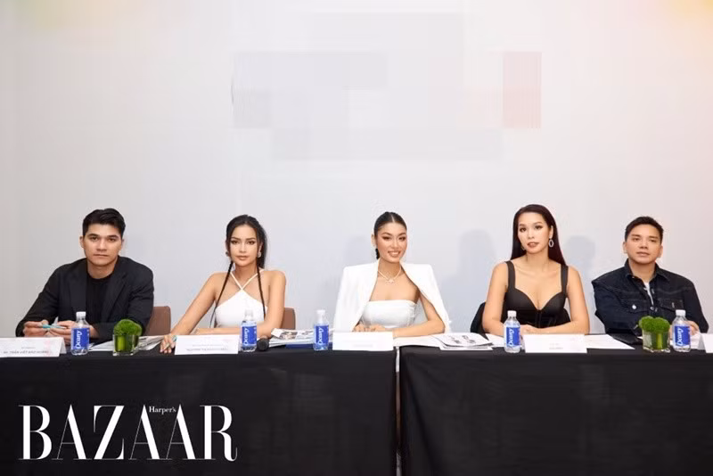 Hà Anh từng làm giám khảo một show diễn thời trang cho thương hiệu cá nhân của Thảo Nhi Lê. Ảnh: Harper’s Bazaar Việt Nam.