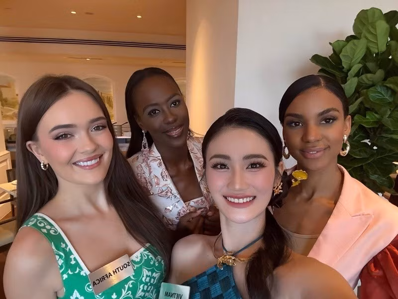 Đại diện Việt Nam chiếm thiện cảm của nhiều khán giả bởi vẻ đẹp rạng rỡ và tươi tắn. Đặc biệt, Ý Nhi được báo chí và truyền hình Ấn Độ phỏng vấn và ghi hình. Ảnh: FB Ý Nhi.